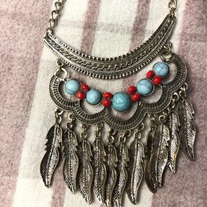 Chic feather and turquoise necklace